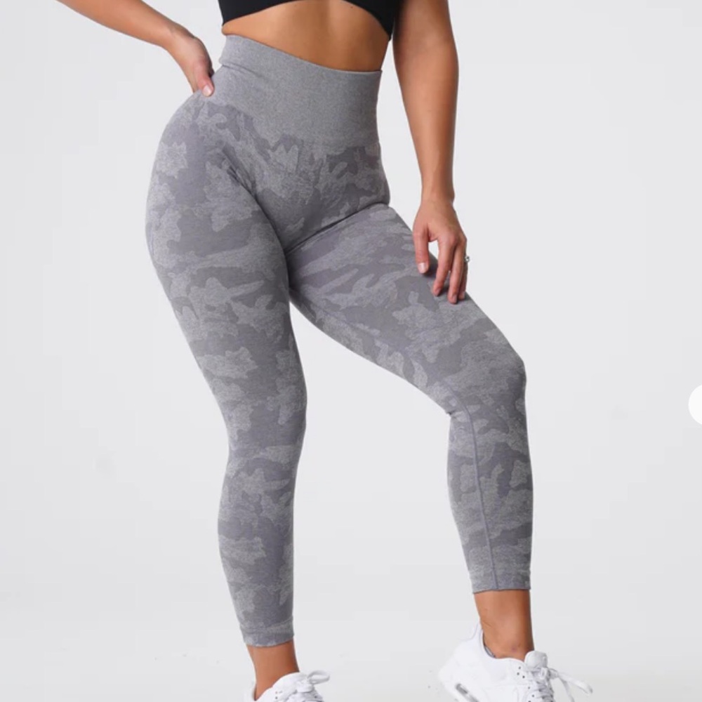 NVGTN Grey Camo Seamless Leggings. Women’s Large